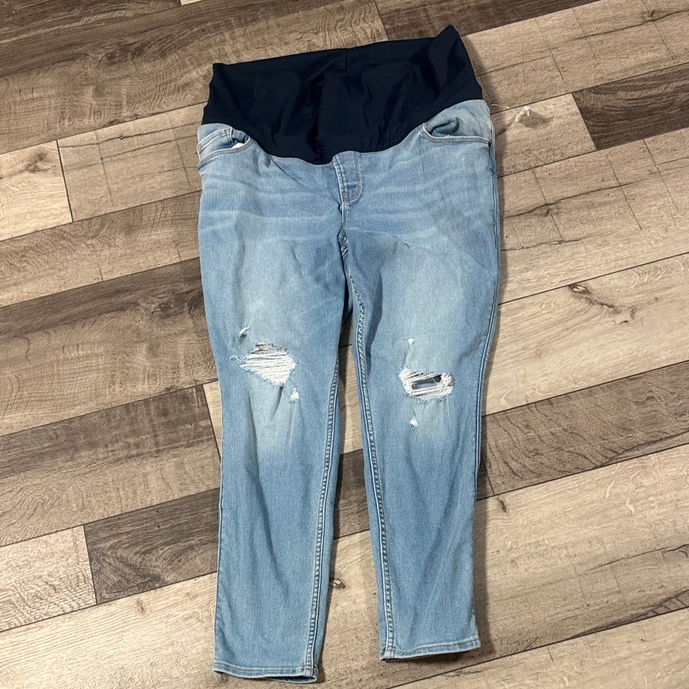 Old Navy Light Blue Maternity Cropped Jeans